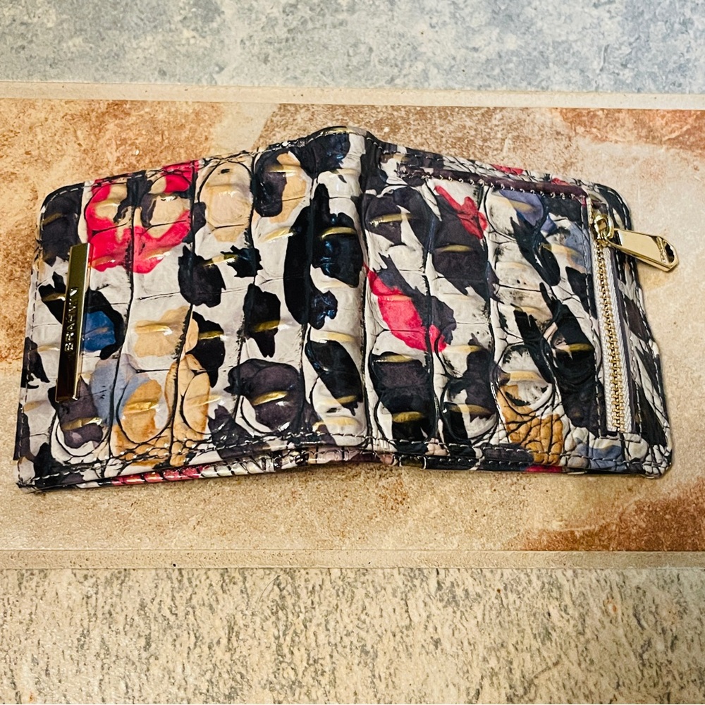 RARE FIND! Brahmin ADORE OMBRÉ Jane Wallet! - Picture 3 of 10